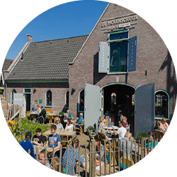 lunchen in een molenschuur is een van de TOP-Zorg uitjes
