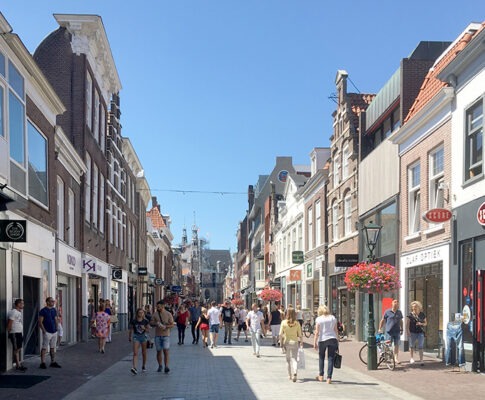 de winkelstraat Langestraat in Alkmaar fotografie GonBa