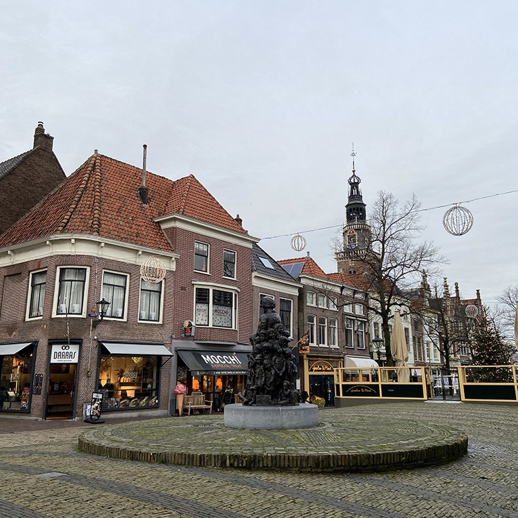 platte stenen brug in alkmaar in de winter